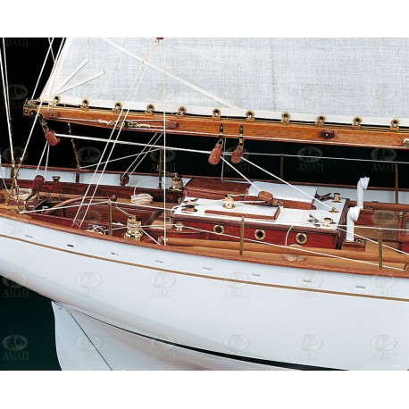 Dorade Racing Yacht, Yate de Regata. Escala 1:20. Marca Amati. Ref: 1605.