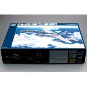 FA18E Super Hornet. Escala 1:32. Marca Trumpeter. Ref: 03204. 2