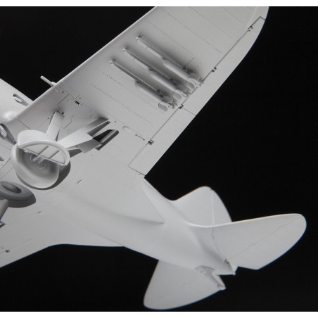 Soviet fighter Polikarpov I-16 type 5. NEW. Escala 1:48. Marca Zvezda. Ref: 4832.