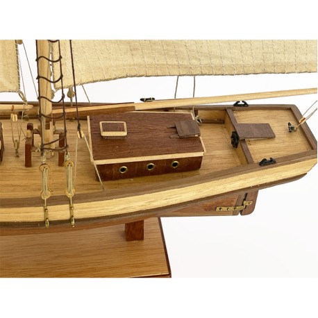 Kit de madera Everships Barco Serie Oceanic Mistral. Escala 1:80.Marca Everships. Ref: 498101.