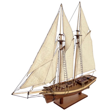 Kit de madera Everships Barco Serie Oceanic Mistral. Escala 1:80.Marca Everships. Ref: 498101.