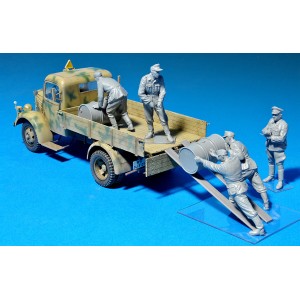 MB 1500A 4×4 CARGO TRUCK. Escala 1:35. Marca Miniart. Ref: 35150. 2
