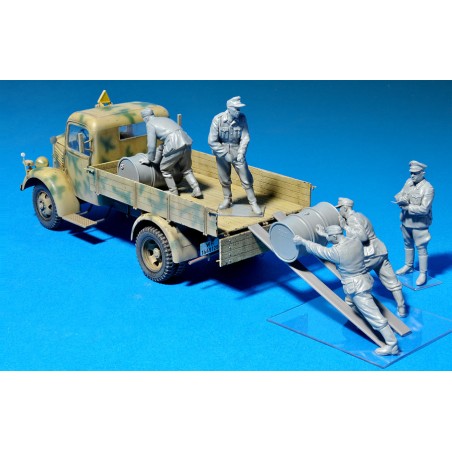 MB 1500A 4×4 CARGO TRUCK. Escala 1:35. Marca Miniart. Ref: 35150.