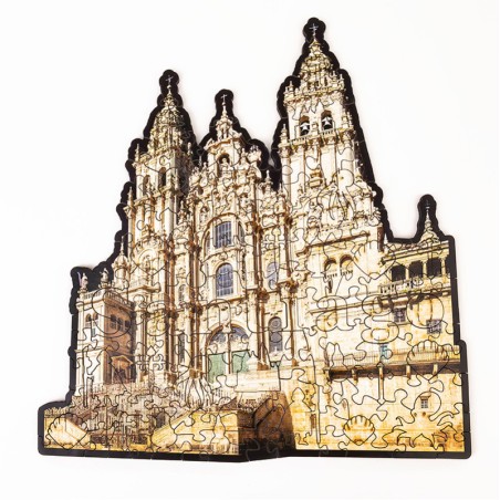 Puzzle CATEDRAL SANTIAGO DE COMPOSTELA con 150 pzs, madera contrachapada.Marca Ewa. Ref: 0000441.