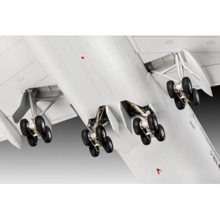 Boeing 747-8 "Lufthansa" New Livery. Escala 1:144. Marca Revell. Ref: 03891.