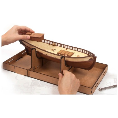 Soporte de trabajo para modelismo naval y de maquetas. 130x245x462 mm. Marca oCcre. Ref: 19134.