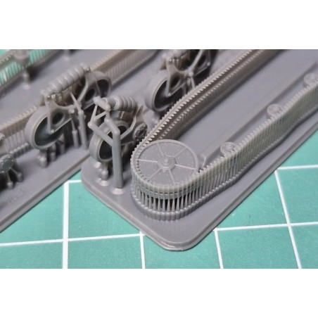 Transformación en resina, Suspension /tracks/ for AMR-35 from FTF. Escala 1/72. Marca Syndikate. Ref: AMR35.