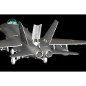 McDonnell Douglas F/A-18A Hornet. Contiene calcas españolas. Escala 1:72. Marca Hobby boss. Ref: 80268E.
