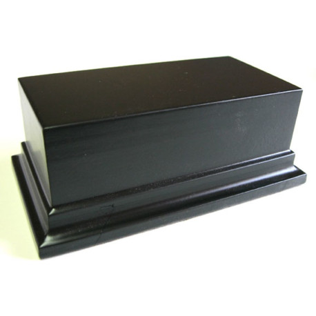 Peana Pedestal 50 mm de altura, parte superior 8 x 8 cm. Realizado en MDF, lacado Negro. Marca Peanas.net. Ref: 8013N.