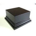 Peana Pedestal 50 mm de altura, parte superior 3 x 3 cm. Realizado en MDF, lacado Negro. Marca Peanas.net. Ref: 8010N.