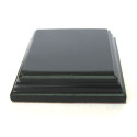 Peana Pedestal 20 mm de altura, parte superior 6 x 6 cm. Realizado en MDF, lacado Negro. Marca Peanas.net. Ref: 8812N.