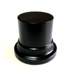 Peana Pedestal 50mm de altura, parte superior 5,5cm. Realizado en MDF, lacado Negro. Marca Peanas.net. Ref: 80015N.