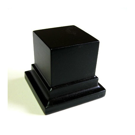Peana Pedestal 50 mm altura, parte superior 5 x 5 cm . Realizado en MDF, lacado Negro. Marca Peanas.net. Ref: 80115N.