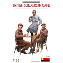 BRITISH SOLDIERS IN CAFE. Escala 1:35. Marca Miniart. Ref: 35392.