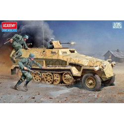 Sd.Kfz.251/1 Ausf. C, contiene 3 figuras. Escala 1:35. Marca Academy. Ref: 13540.