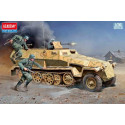 Sd.Kfz.251/1 Ausf. C, contiene 3 figuras. Escala 1:35. Marca Academy. Ref: 13540.